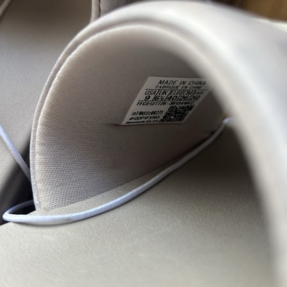 NWT Reebok slides - Picture 9 of 9